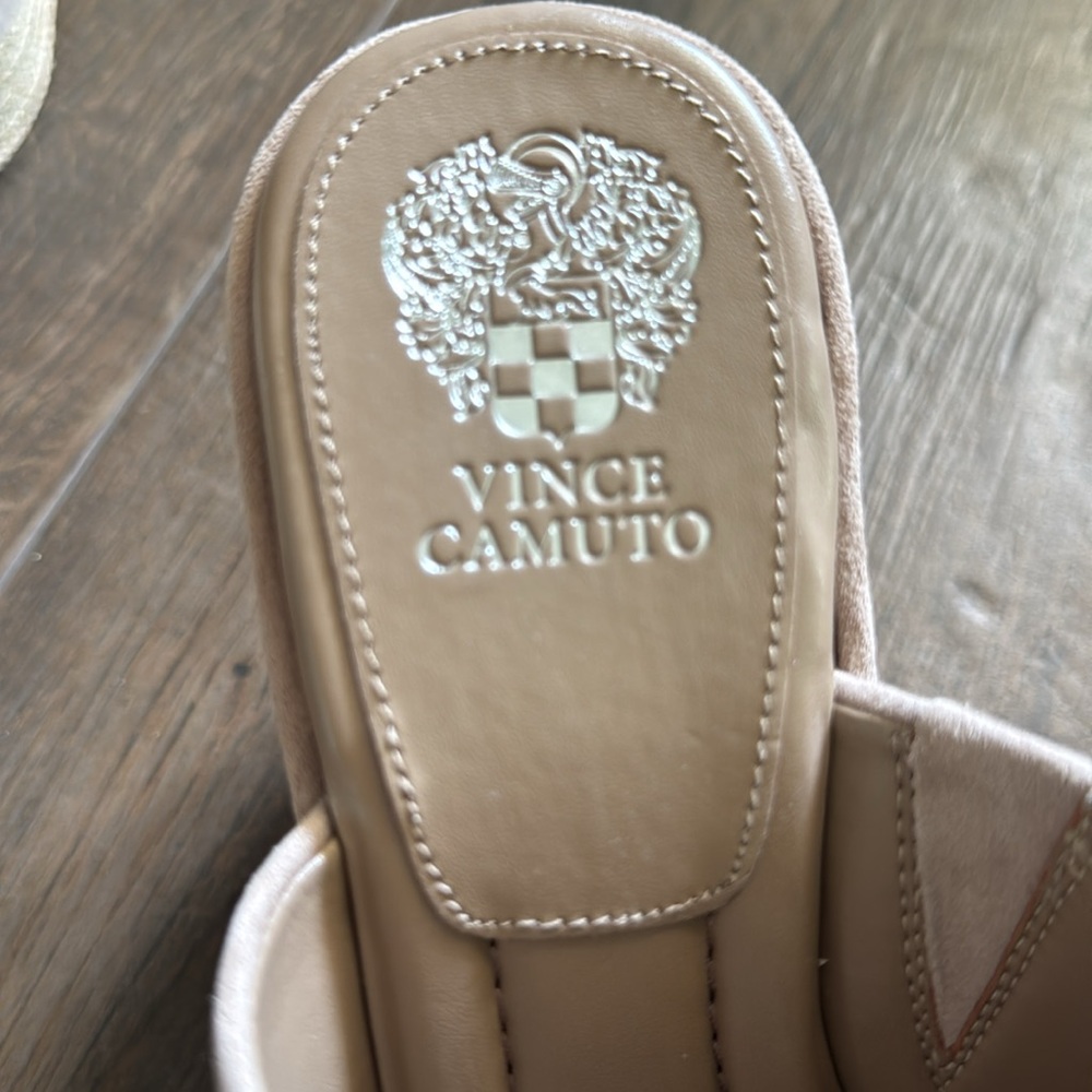 NWT Vince Camuto suede wedge sandals size 9✨ - Picture 6 of 9